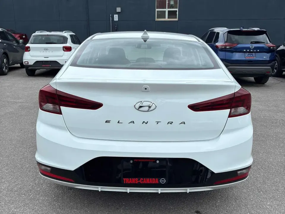 Hyundai Elantra Preferred w/Sun & Safety Package IVT 2020