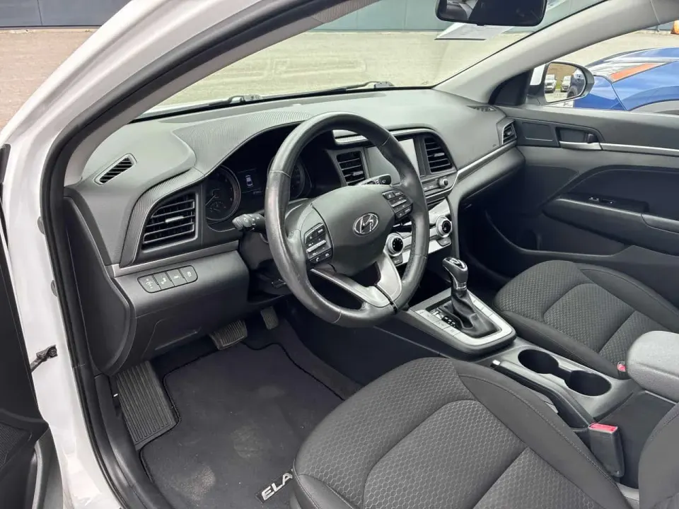 Hyundai Elantra Preferred w/Sun & Safety Package IVT 2020