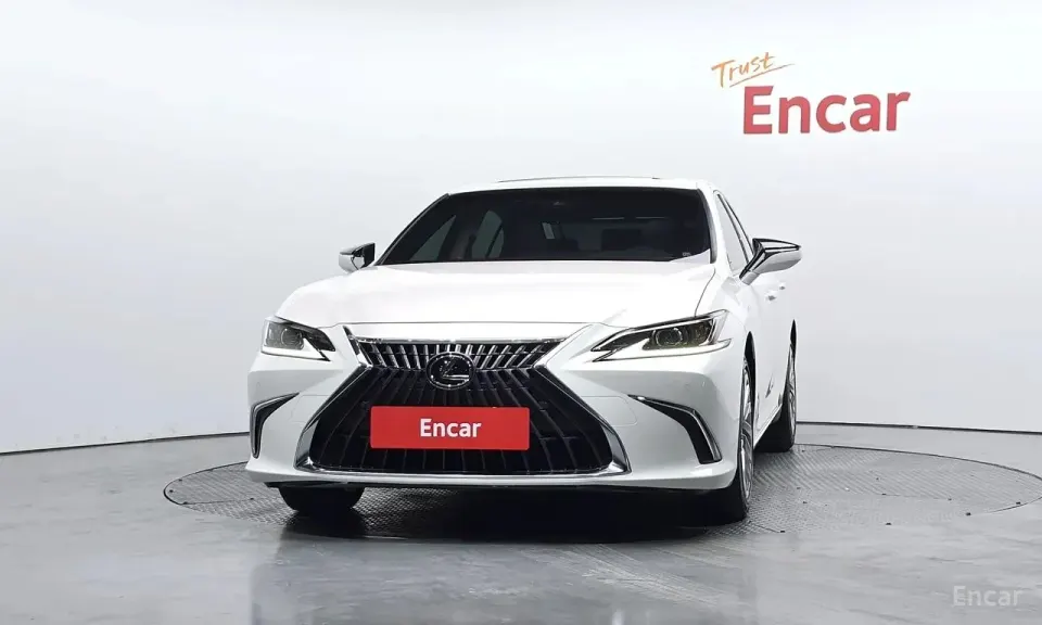 Lexus ES Luxury Plus 2022