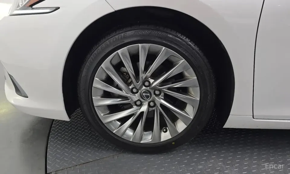 Lexus ES Luxury Plus 2022