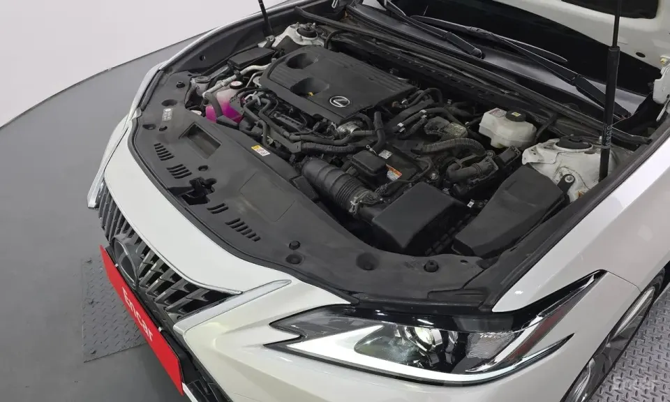 Lexus ES Luxury Plus 2022