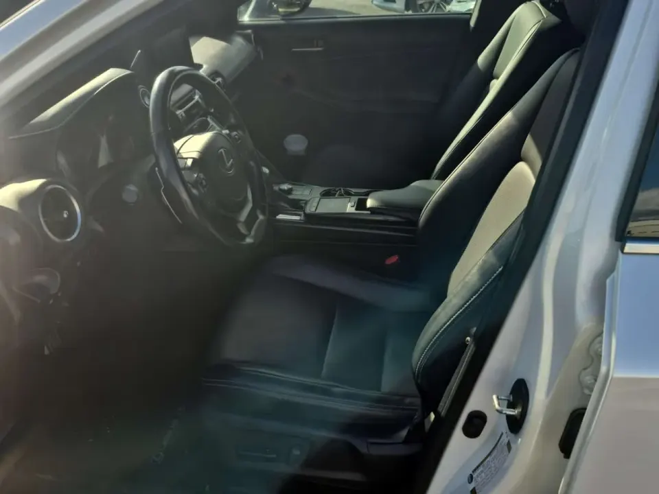 Lexus IS 300 2021