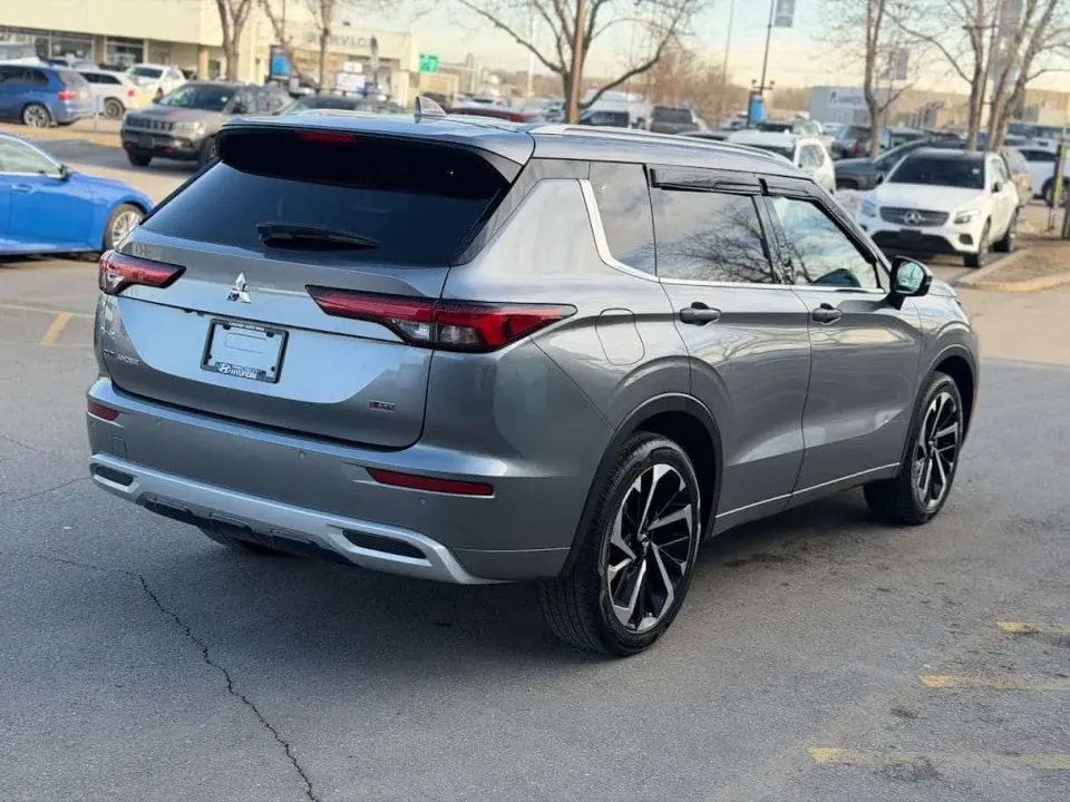 Mitsubishi Outlander 2.5 GT w/ PANO ROOF / BOSE SOUND / TOP MODEL 2024
