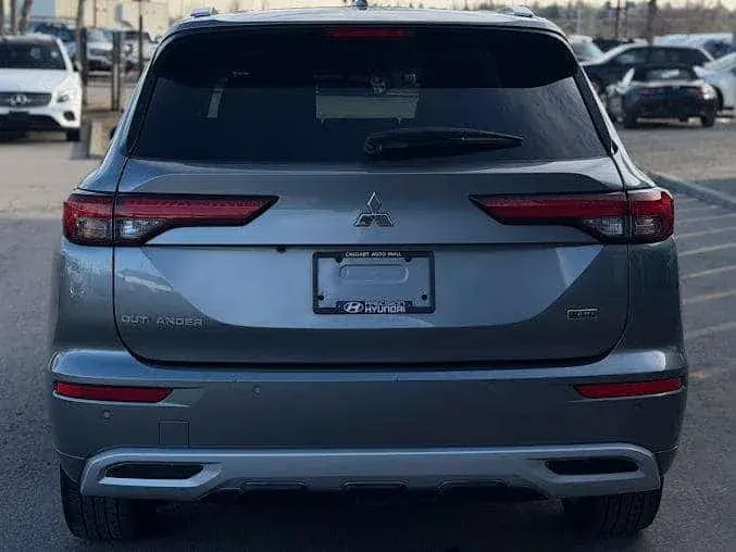 Mitsubishi Outlander 2.5 GT w/ PANO ROOF / BOSE SOUND / TOP MODEL 2024