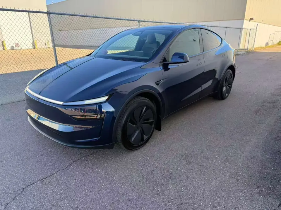 Tesla Model Y AWD 2026