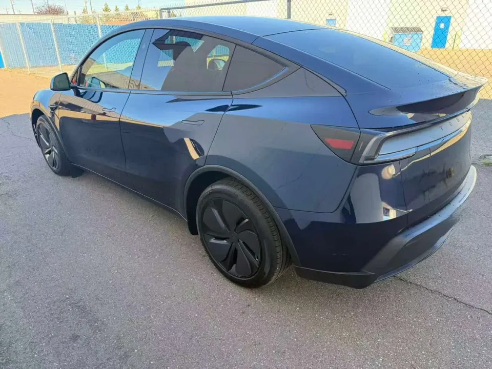 Tesla Model Y AWD 2026