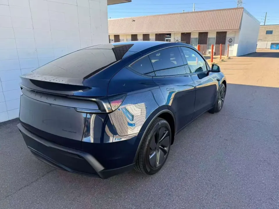 Tesla Model Y AWD 2026