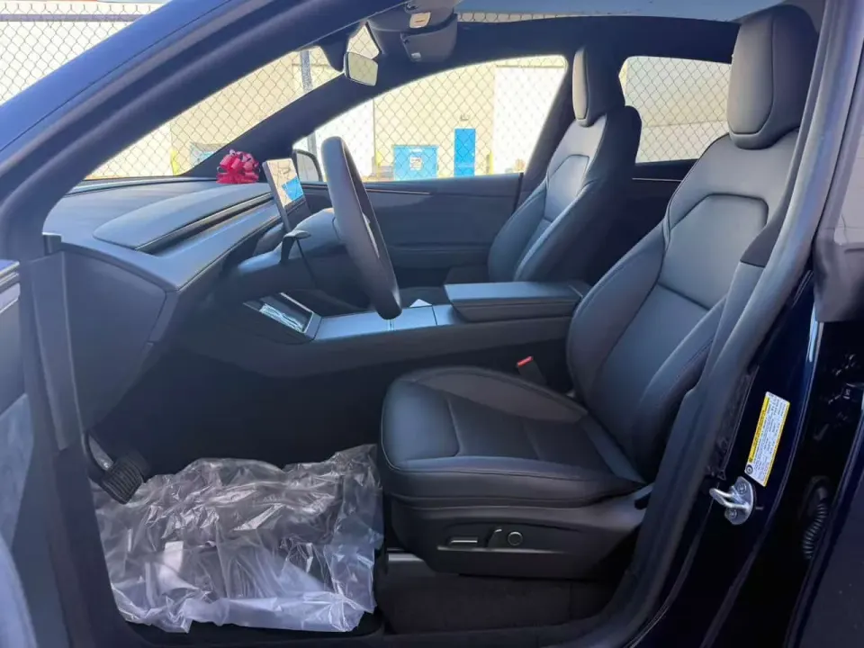 Tesla Model Y AWD 2026