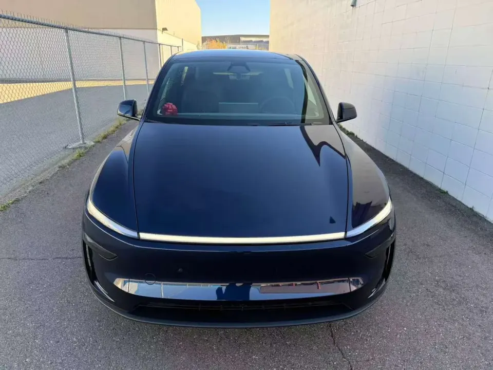 Tesla Model Y AWD 2026