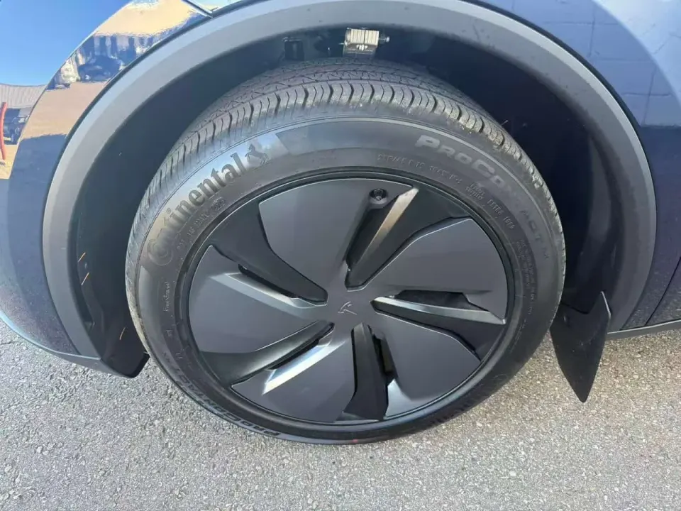 Tesla Model Y AWD 2026