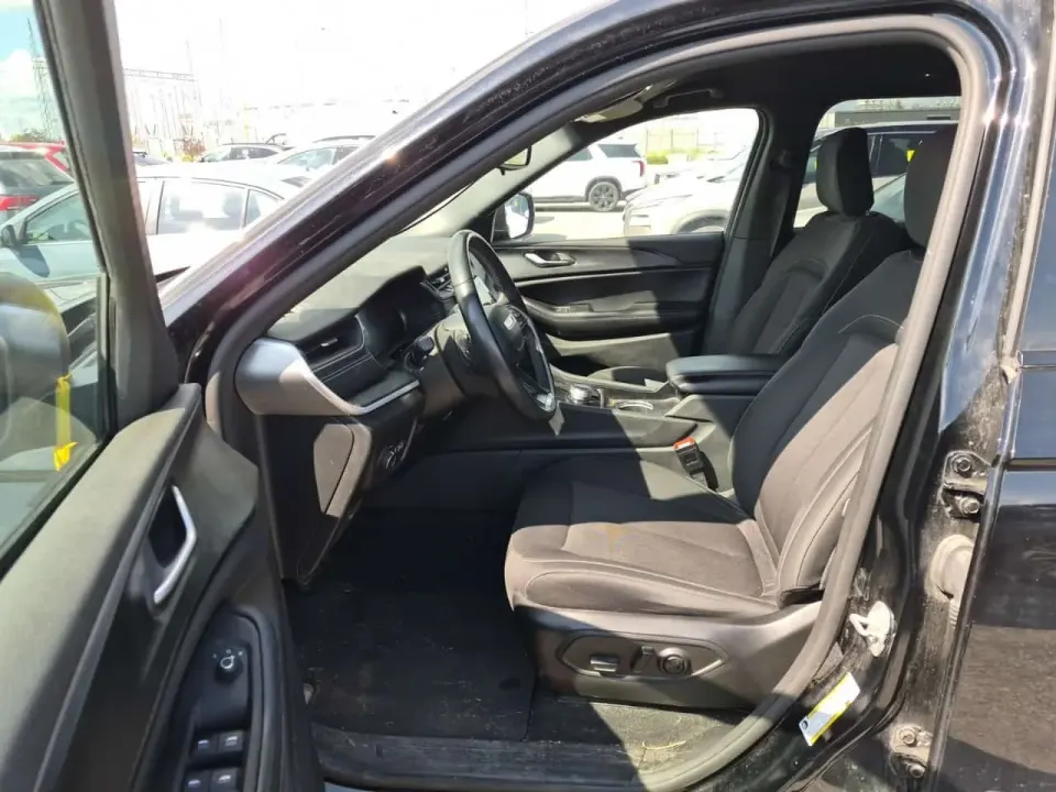 Jeep Grand cherokee LAREDO 2024