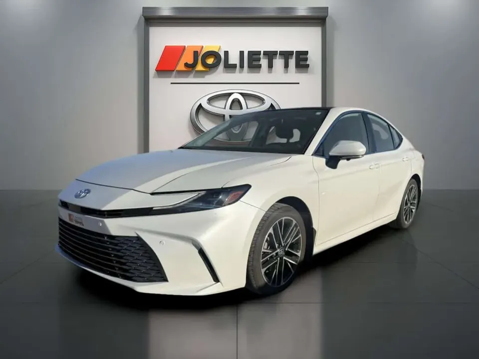 Toyota Camry 2.5 Hybrid XLE CVT TI 2025