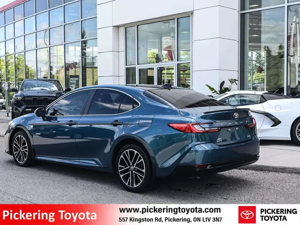 Toyota Camry 2.5 Hybrid XLE 2025
