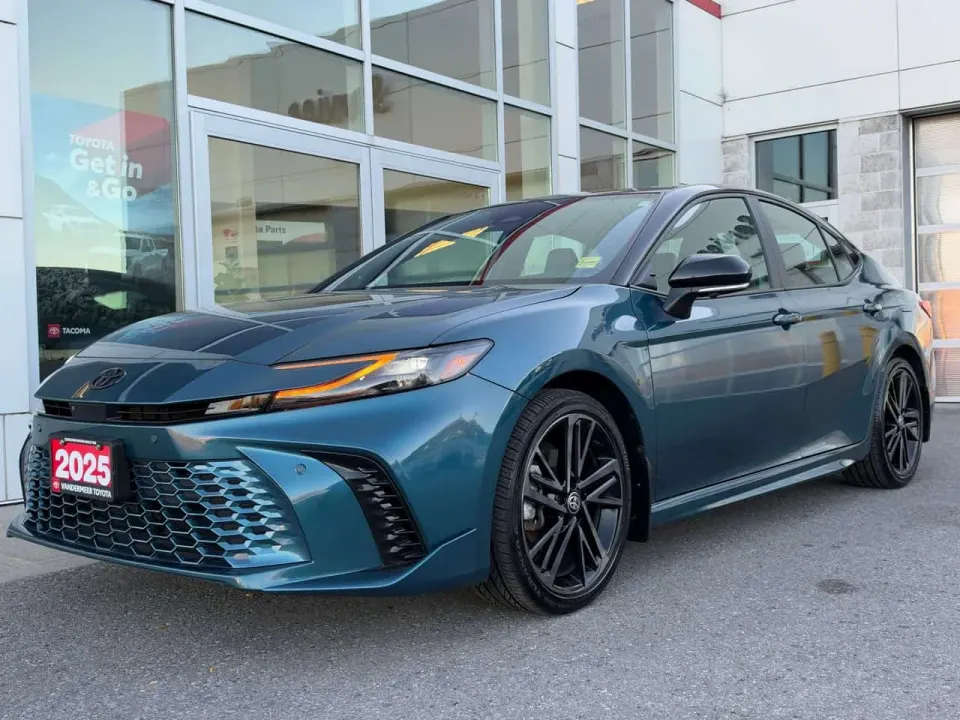 Toyota Camry 2.5 Hybrid XSE AWD! 2025