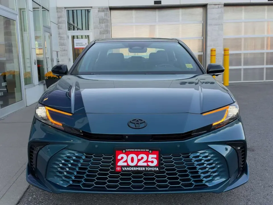 Toyota Camry 2.5 Hybrid XSE AWD! 2025