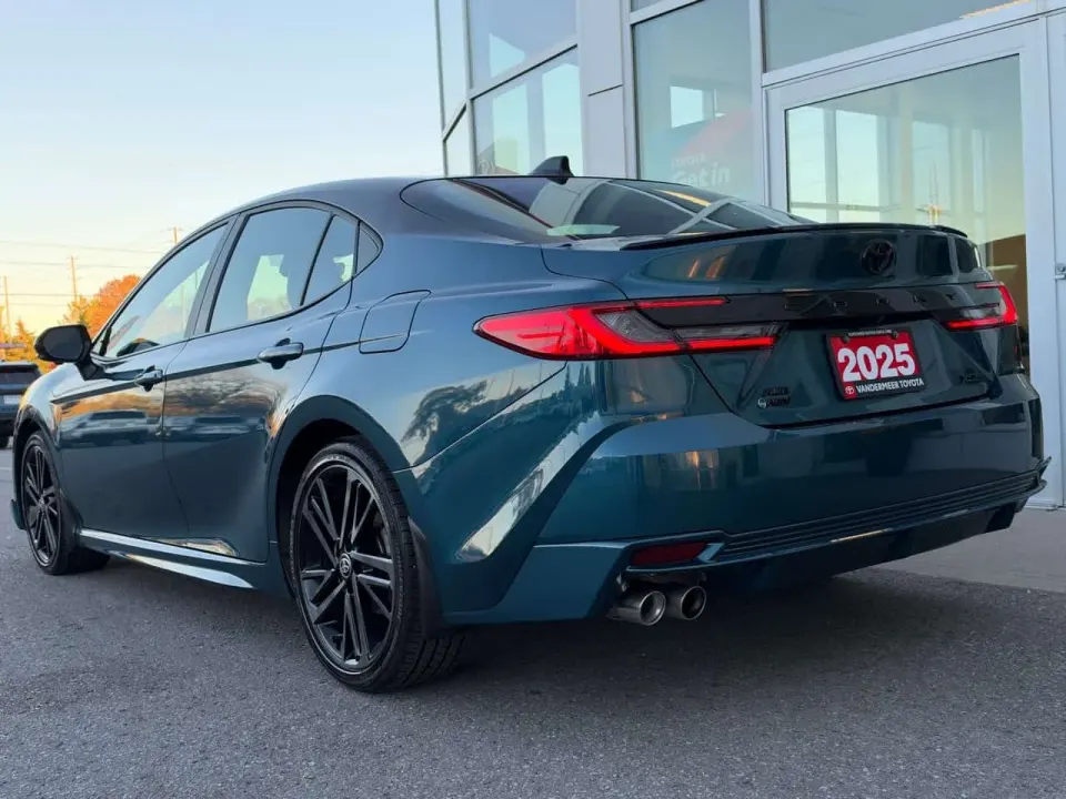 Toyota Camry 2.5 Hybrid XSE AWD! 2025