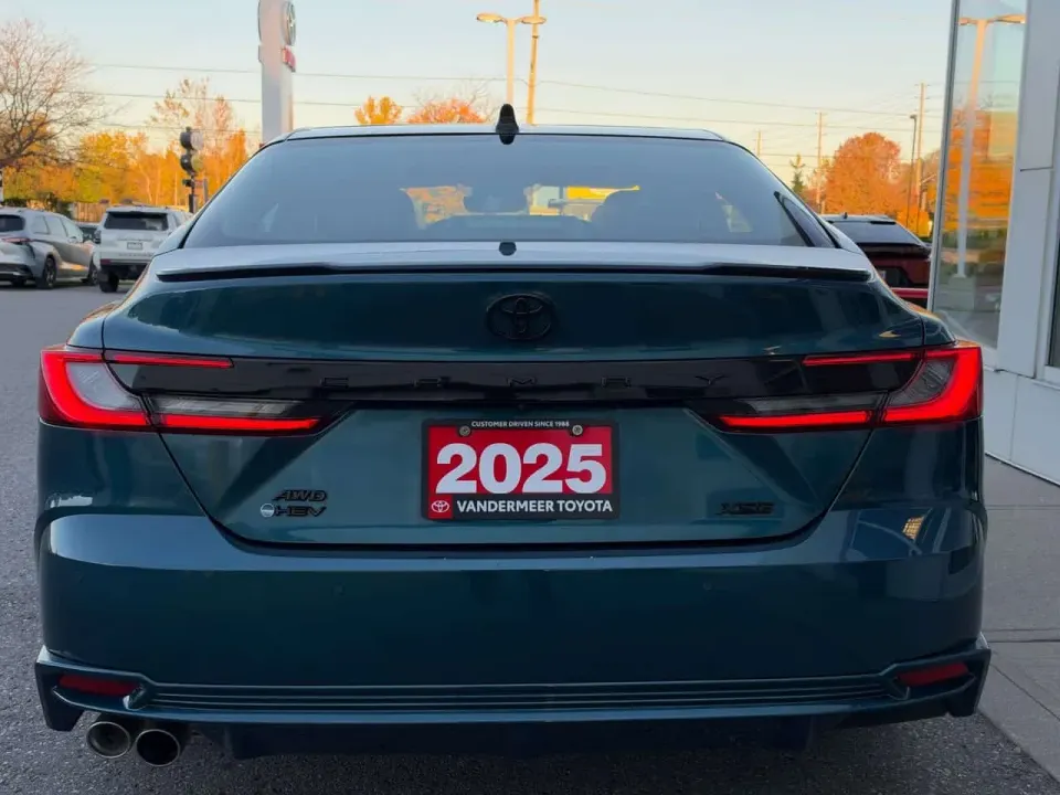 Toyota Camry 2.5 Hybrid XSE AWD! 2025