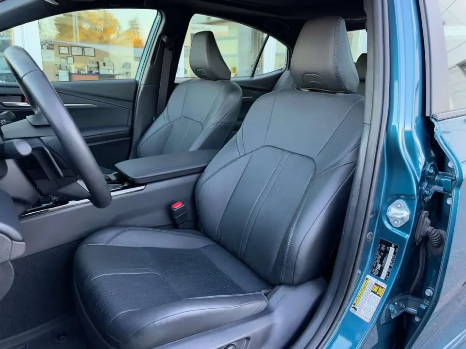 Toyota Camry 2.5 Hybrid XSE AWD! 2025