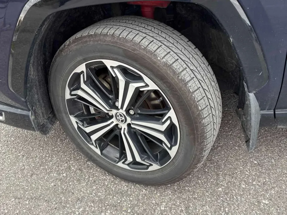 Toyota Rav4 XSE AWD 2025