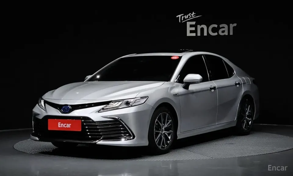Toyota Camry 2.5 XLE Hybrid 2024