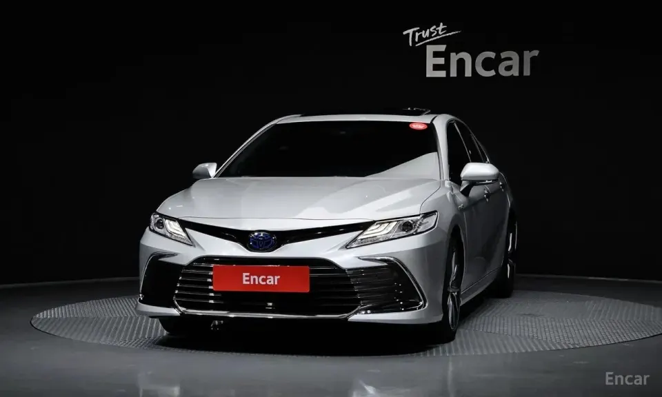 Toyota Camry 2.5 XLE Hybrid 2024