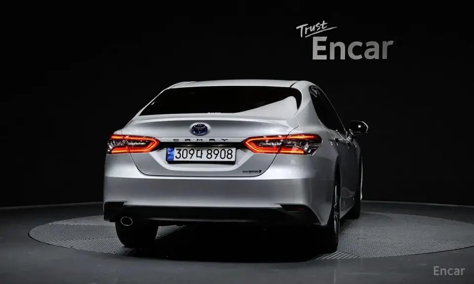 Toyota Camry 2.5 XLE Hybrid 2024