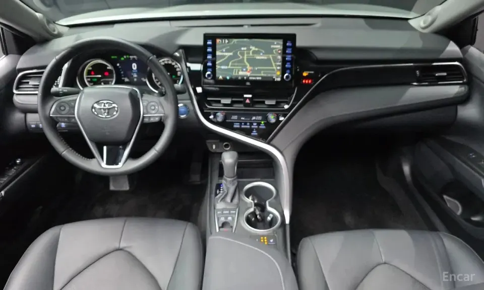 Toyota Camry 2.5 XLE Hybrid 2024