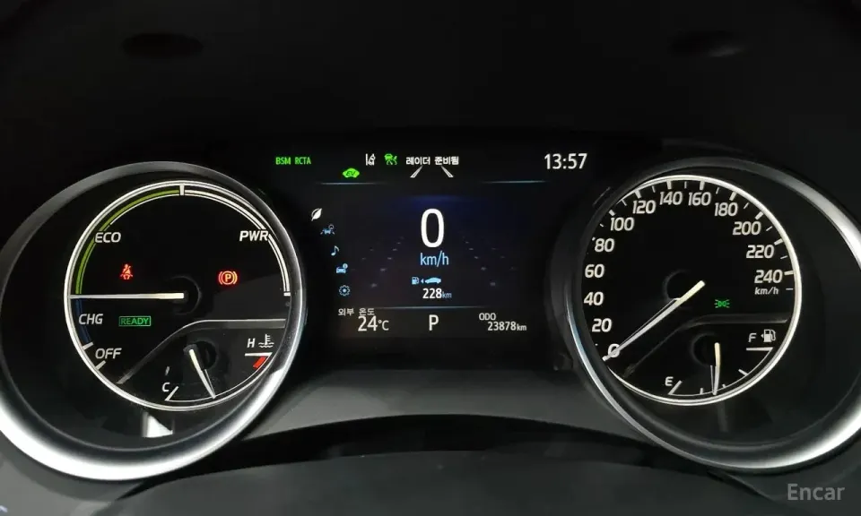 Toyota Camry 2.5 XLE Hybrid 2024