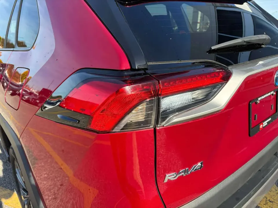 Toyota Rav4 2.5 Hybrid Limited AWD | Sunroof | Leather | Heated Seats 2023