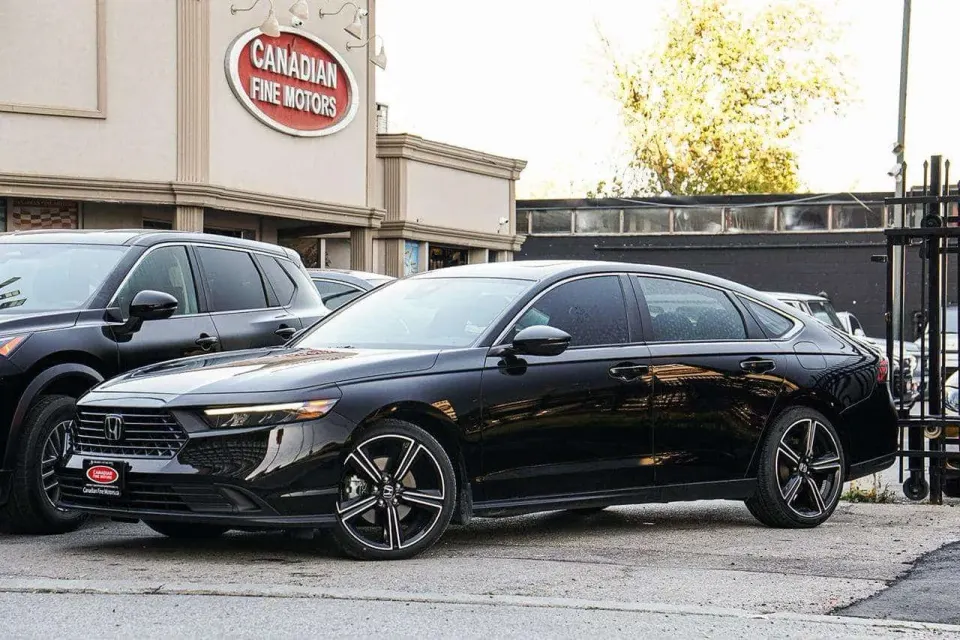 Honda Accord 2.0 Hybrid Sport |BSM|HEATED SEATS|SUNROOF|CARPLAY| 2023
