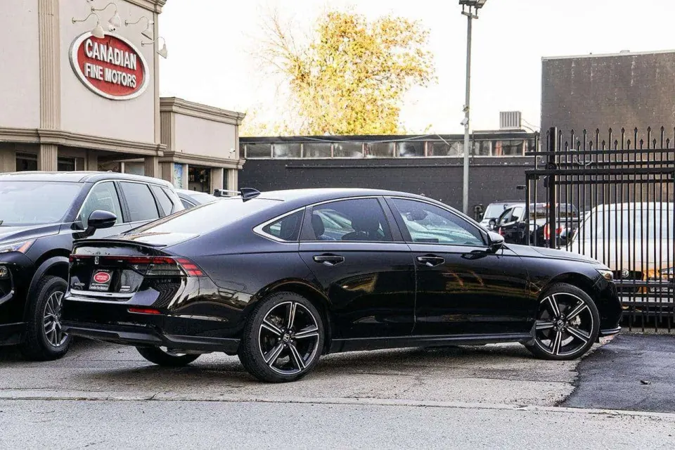 Honda Accord 2.0 Hybrid Sport |BSM|HEATED SEATS|SUNROOF|CARPLAY| 2023